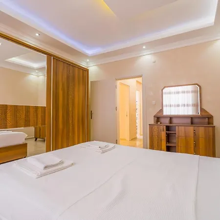 Charming Triplex Villa 3 Min Drive To The Beach In Muratpasa *