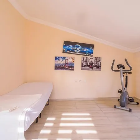 Charming Triplex Villa 3 Min Drive To The Beach In Muratpasa *