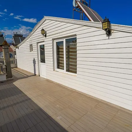 Charming Triplex Villa 3 Min Drive To The Beach In Muratpasa