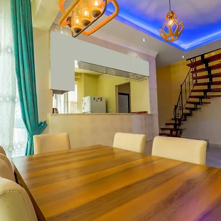 Charming Triplex Villa 3 Min Drive To The Beach In Muratpasa Antalia