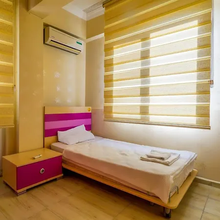 Charming Triplex Villa 3 Min Drive To The Beach In Muratpasa *