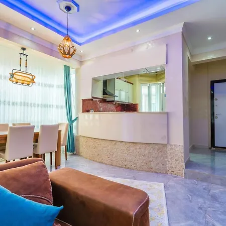 Charming Triplex Villa 3 Min Drive To The Beach In Muratpasa