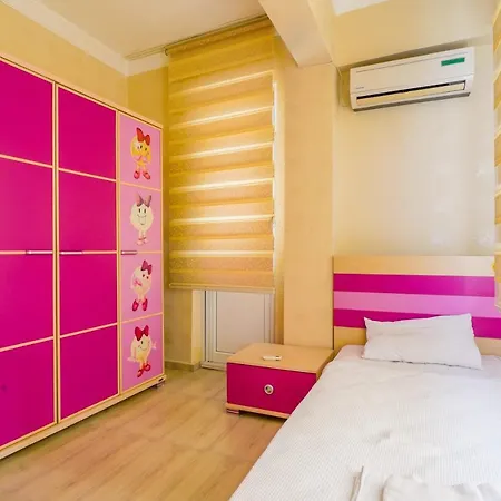 Charming Triplex Villa 3 Min Drive To The Beach In Muratpasa *