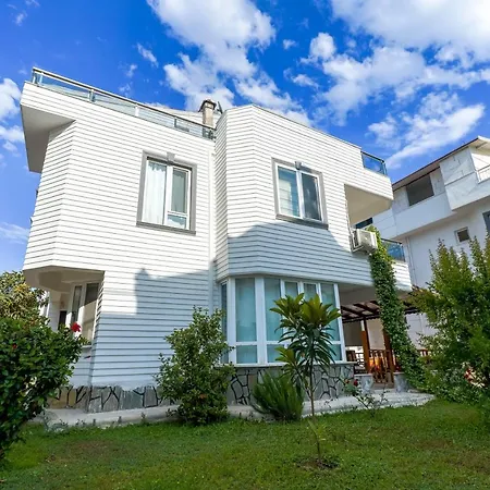 Charming Triplex Villa 3 Min Drive To The Beach In Muratpasa * Antalia